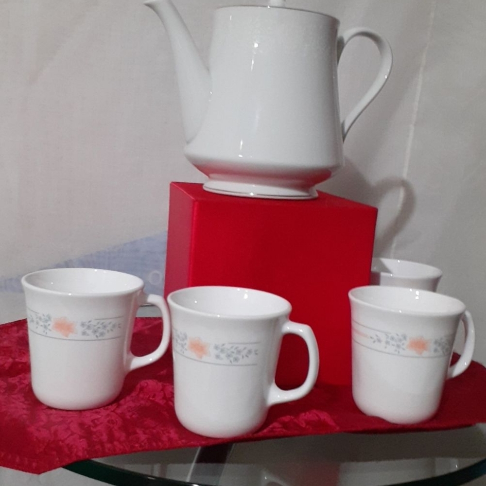 Tea Set - Picture 2 of 2